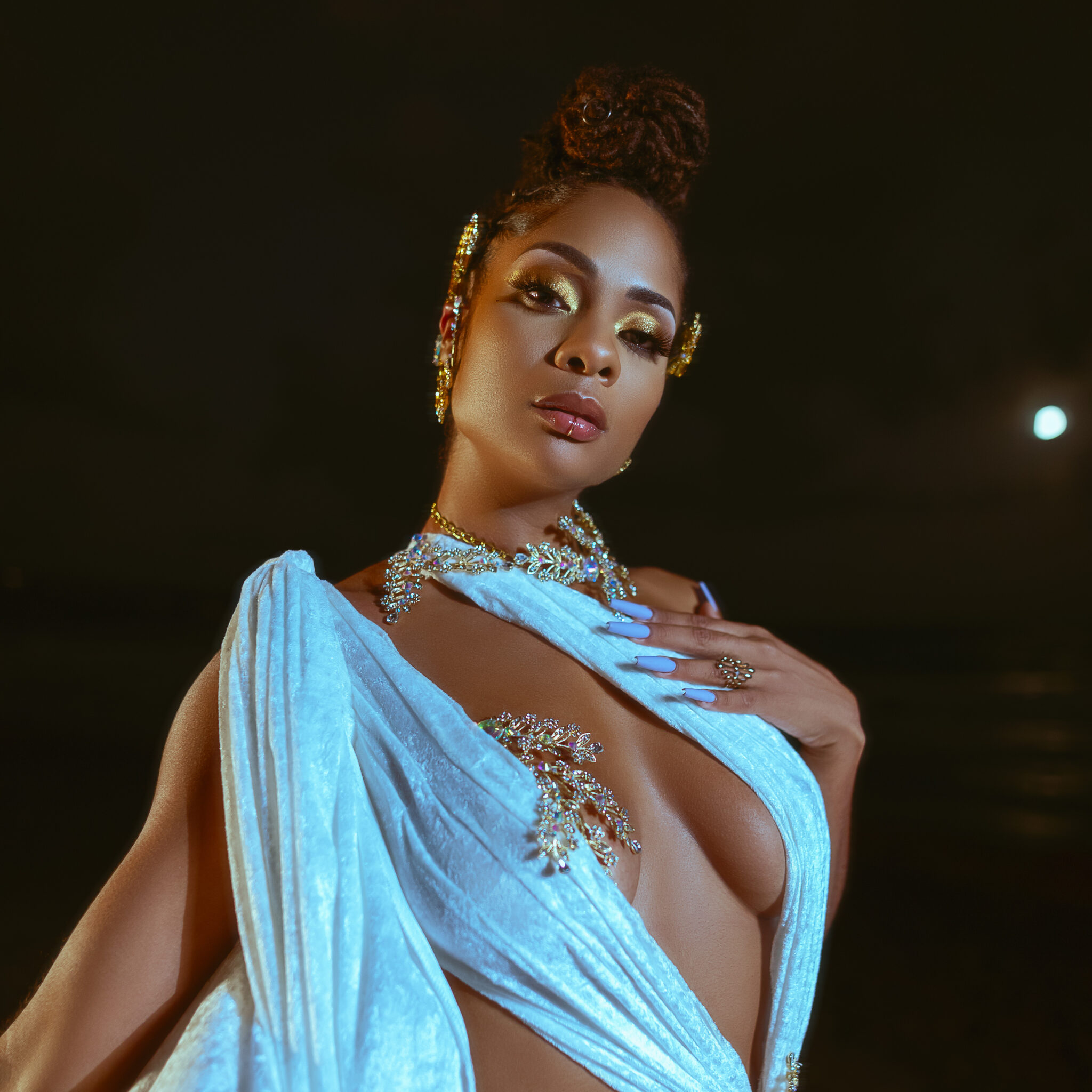 Rachelle Allison Ft. Jahyanai - Trophy